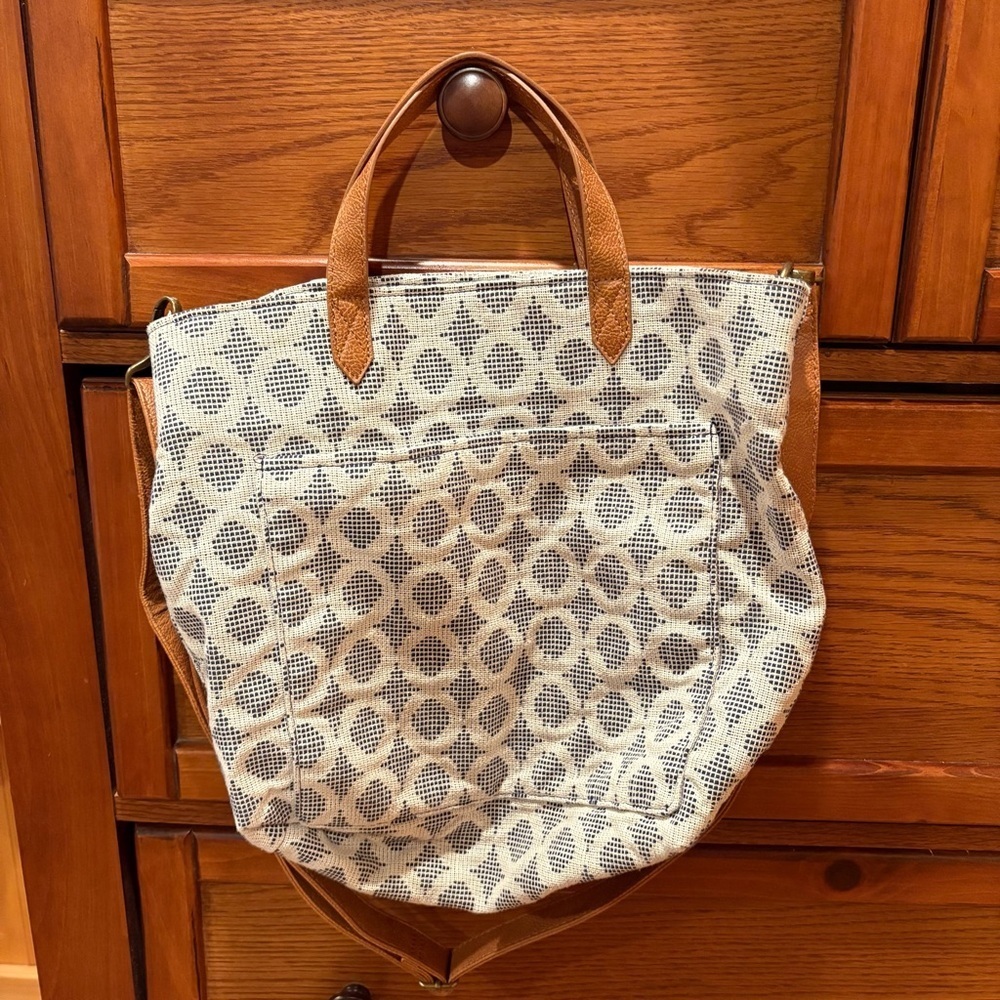 Thirty-One Full Circle Weave window shopper. Like new multi color